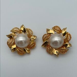 Joan Rivers Gold Leaf Pearl Clip On Earrings
